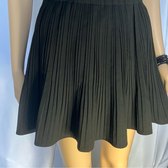 Zara Skort, Includes Top + Bracelet - Picture 2 of 11